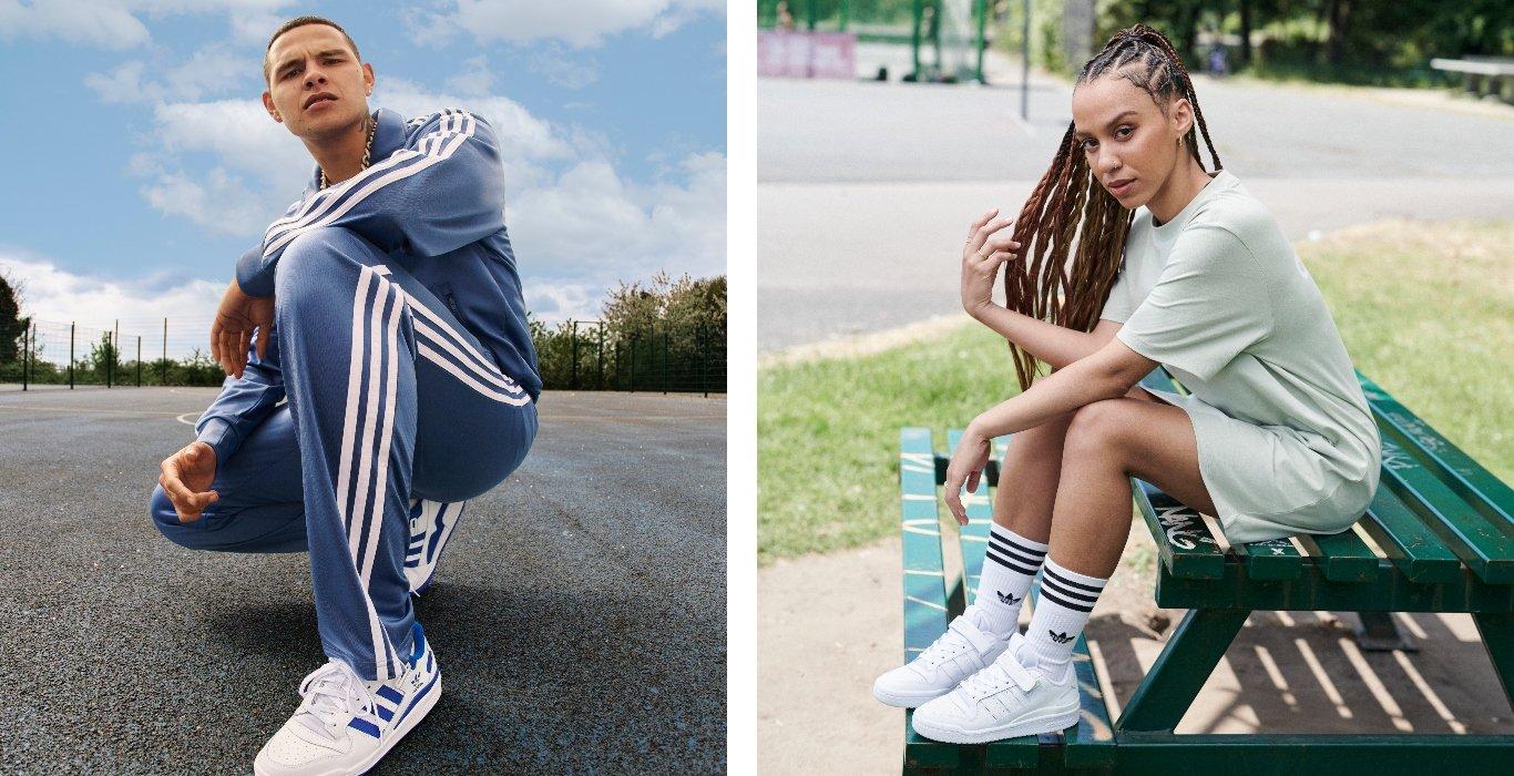 Links Mann mit adidas Forum in Weiß-Blau, Rechts Frau mit adidas Forum in Triple White 
