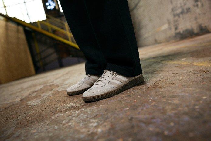 Nafe con adidas Originals