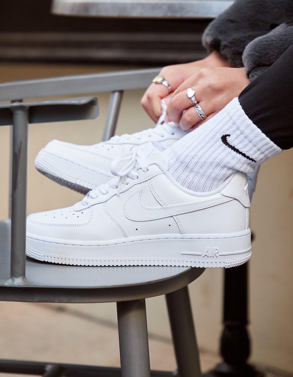 valkoiset kengät: Nike AF1