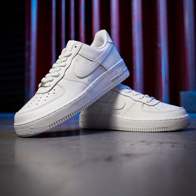 What is the difference between store nike air force 1 and 07