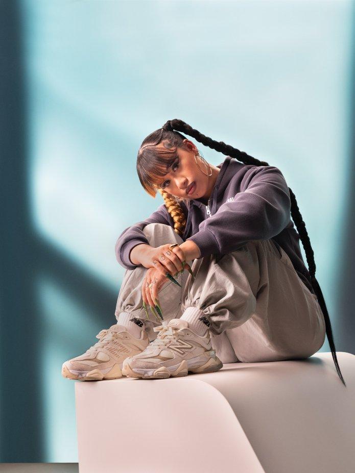 A.Girl vistiendo las nuevas 9060