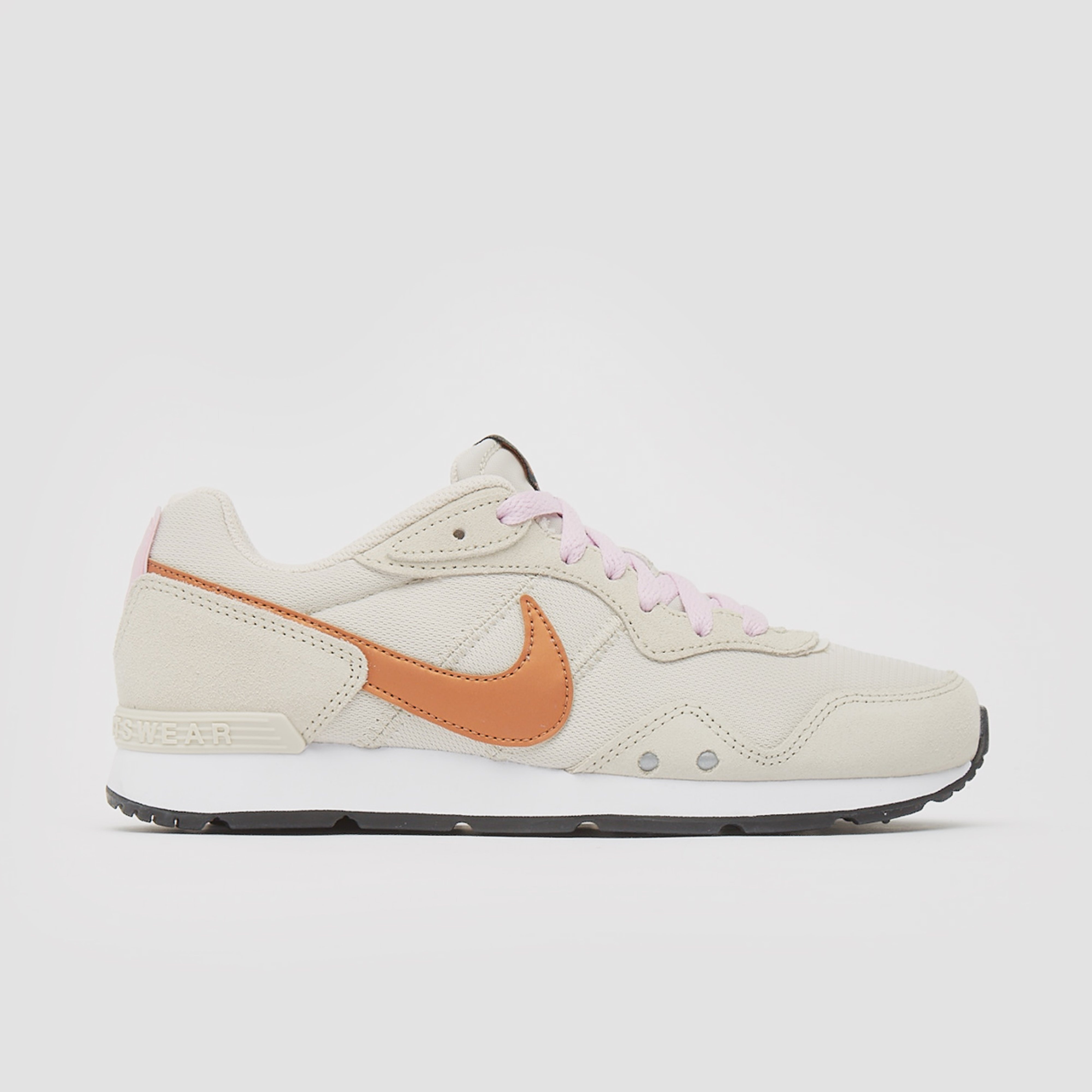 nike men's venture runner sneaker tan