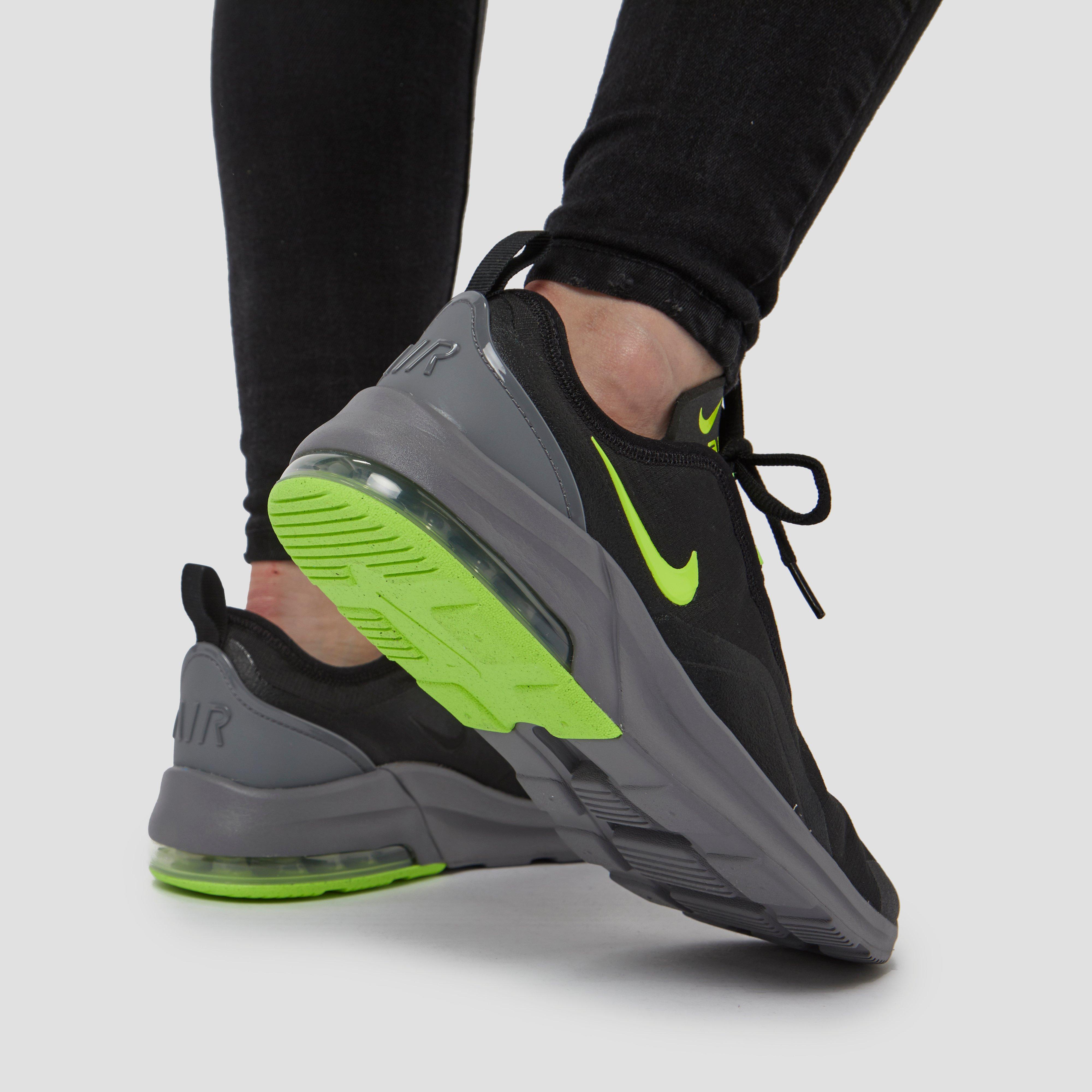 air max motion 2 sneakers