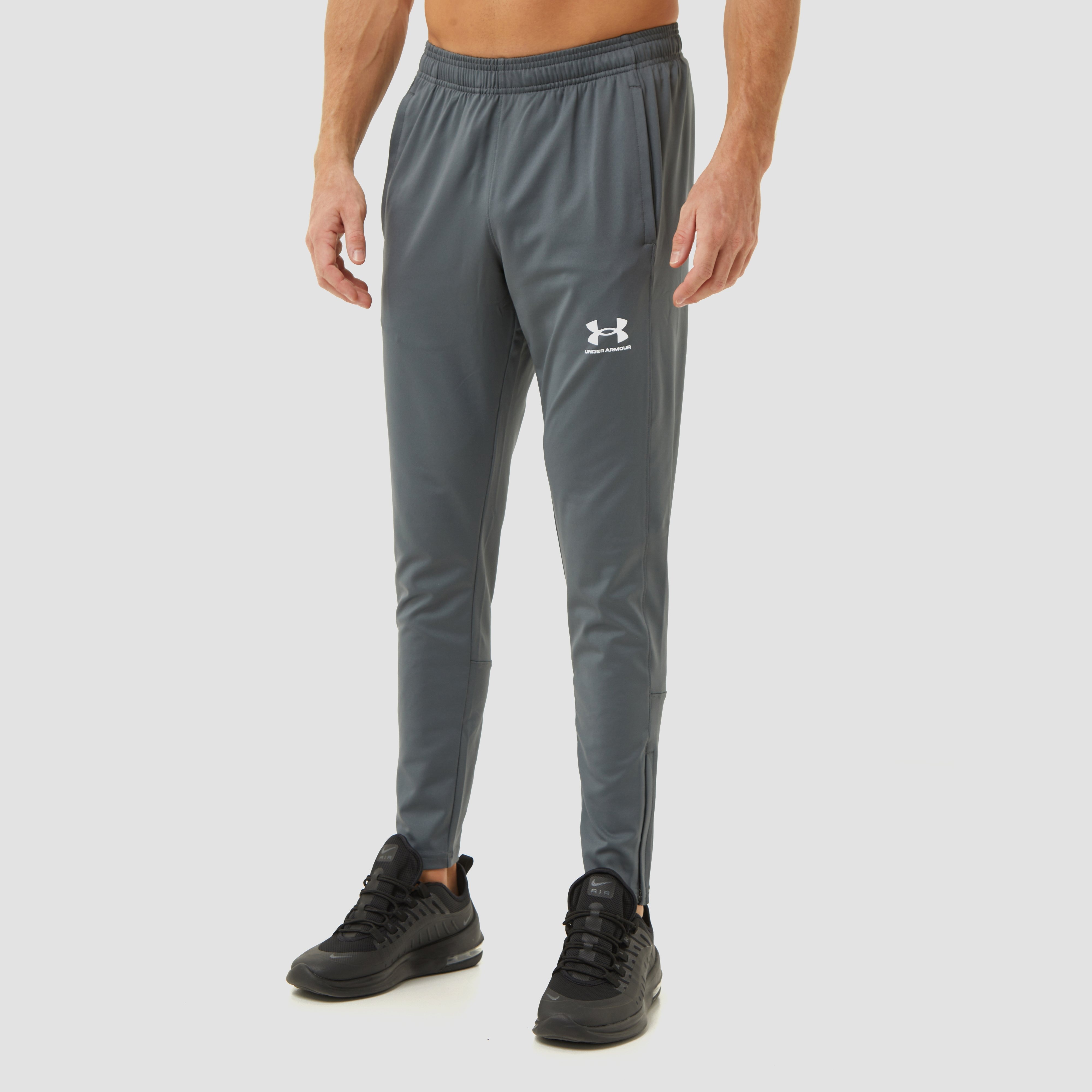 Niet meer geldig Verplicht Schrikken UNDER ARMOUR CHALLENGER TRAINING SPORTBROEK GRIJS HEREN