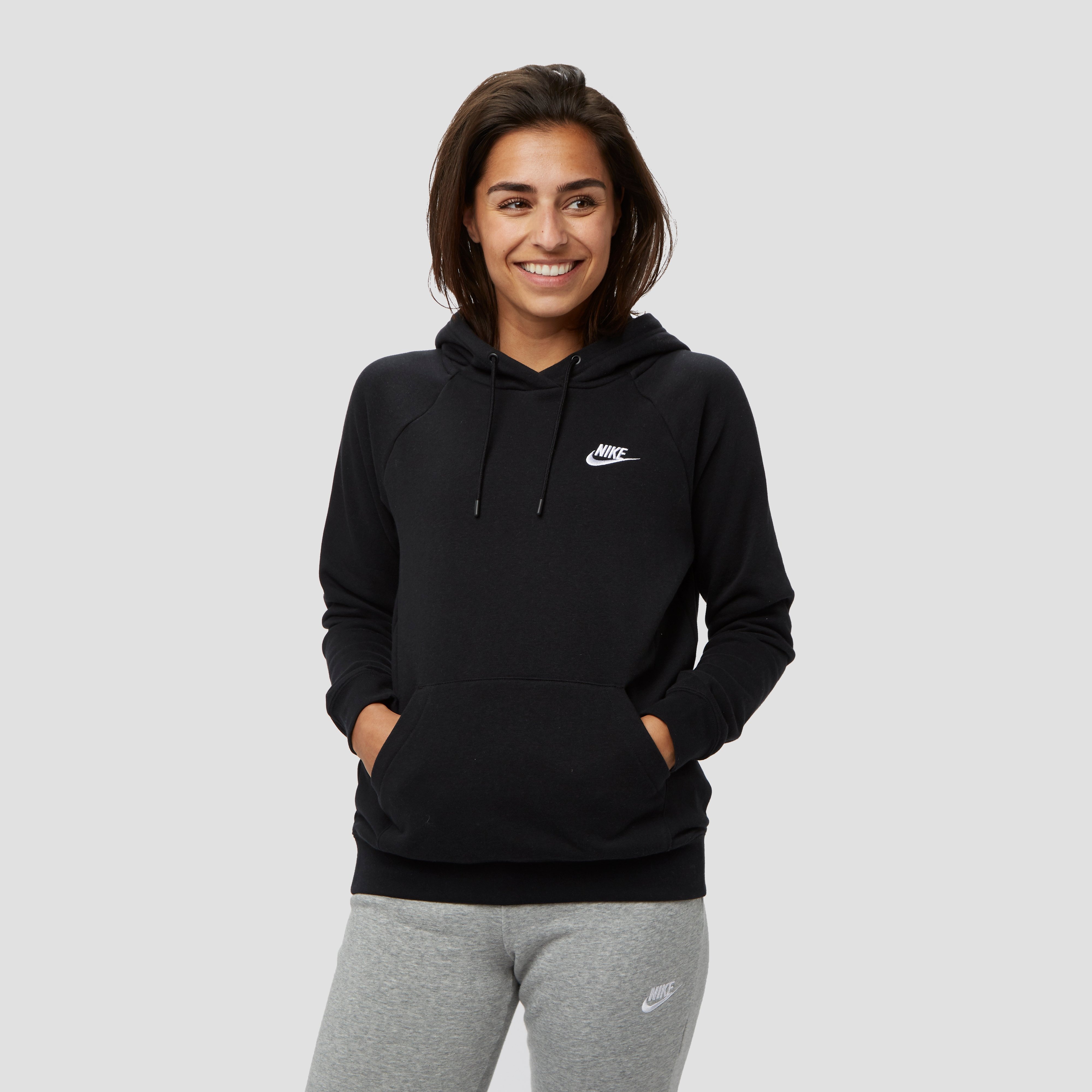 Afhankelijk Kerel ketting NIKE SPORTSWEAR ESSENTIALS TRUI ZWART DAMES