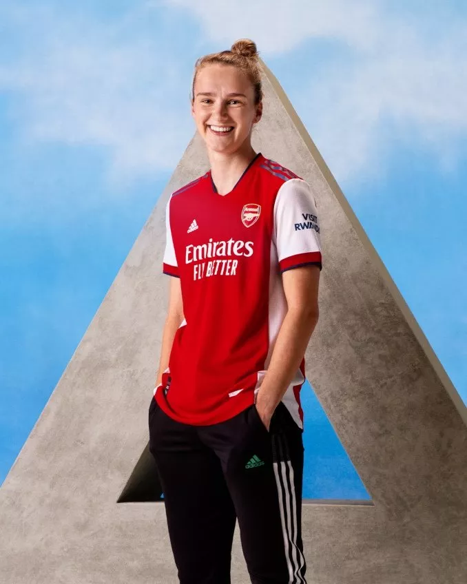 Arsenal's eerste voetbalshirt 2021-2022