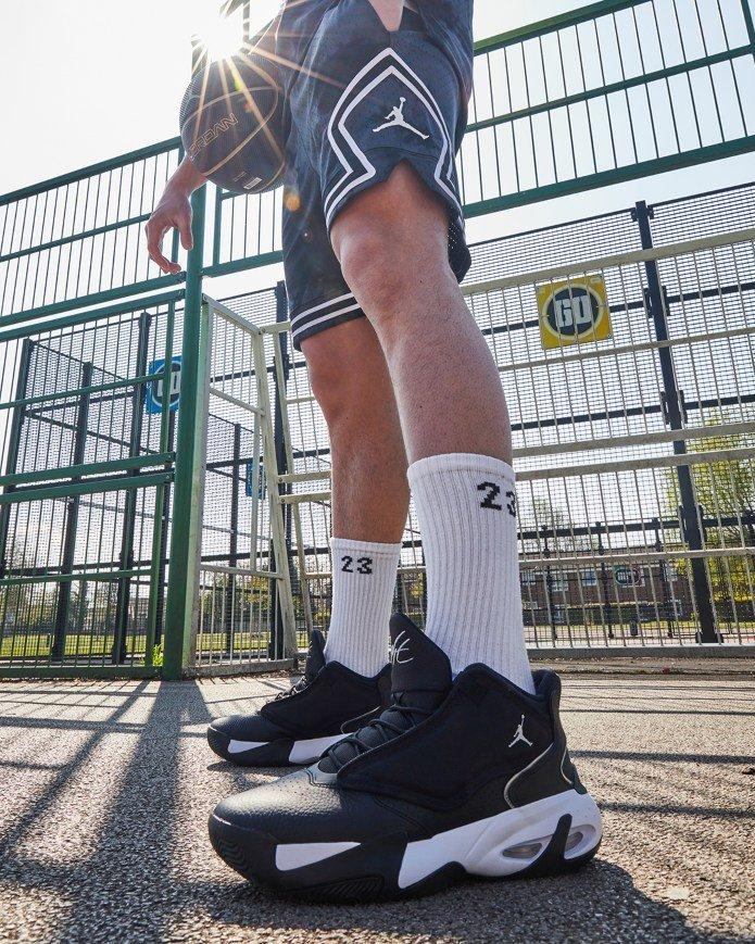 Zapatillas de baloncesto con calcetines altos