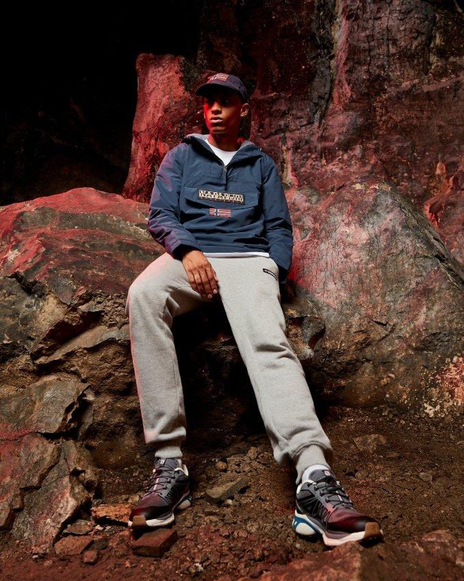 Hombre con Napapijri Rainforest azul