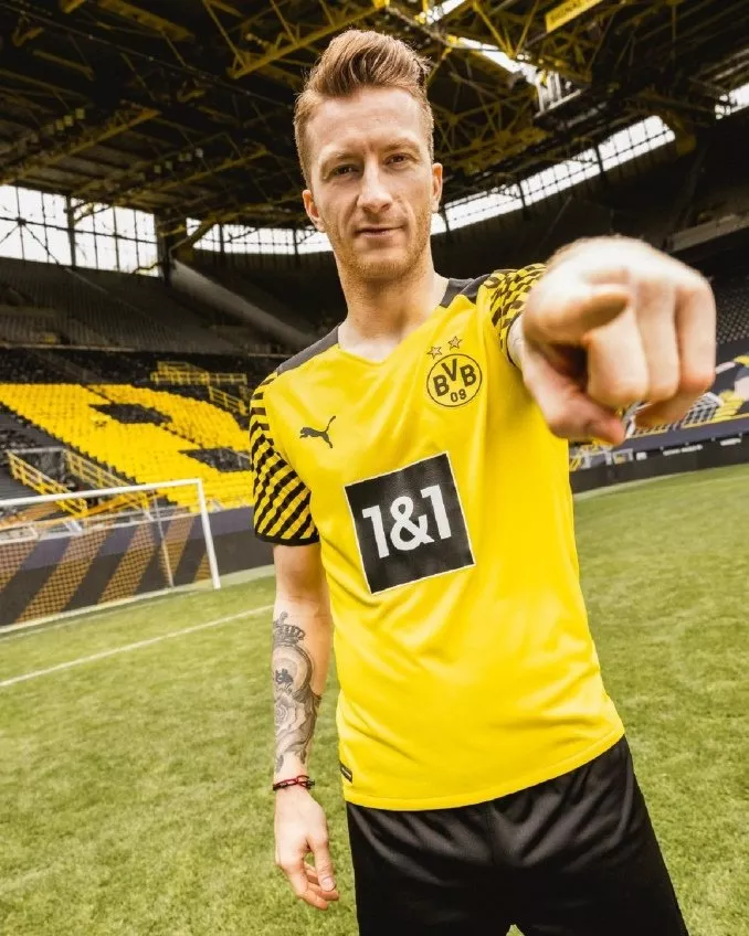 Eerste voetbaltenue Borussia Dortmund 2021-2022