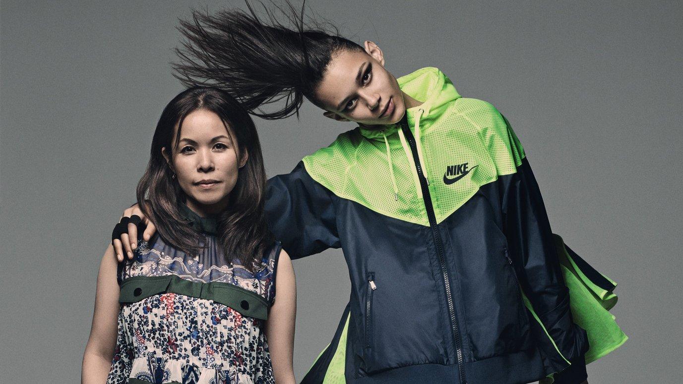 Chitose Abe bei Kollaboration mit Nike, neben sich Model in Nike Bekleidung 