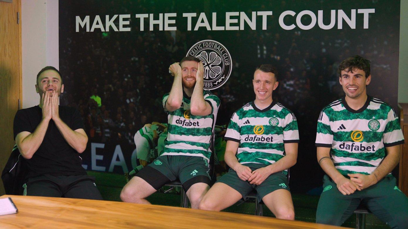 Jugadores del Celtic de Glasgow jugando al EA Sports FC 24