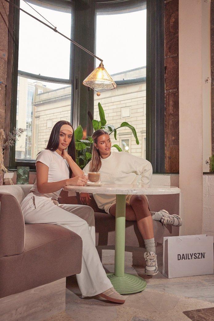 Modelos vistiendo la colección de DAILYSZN