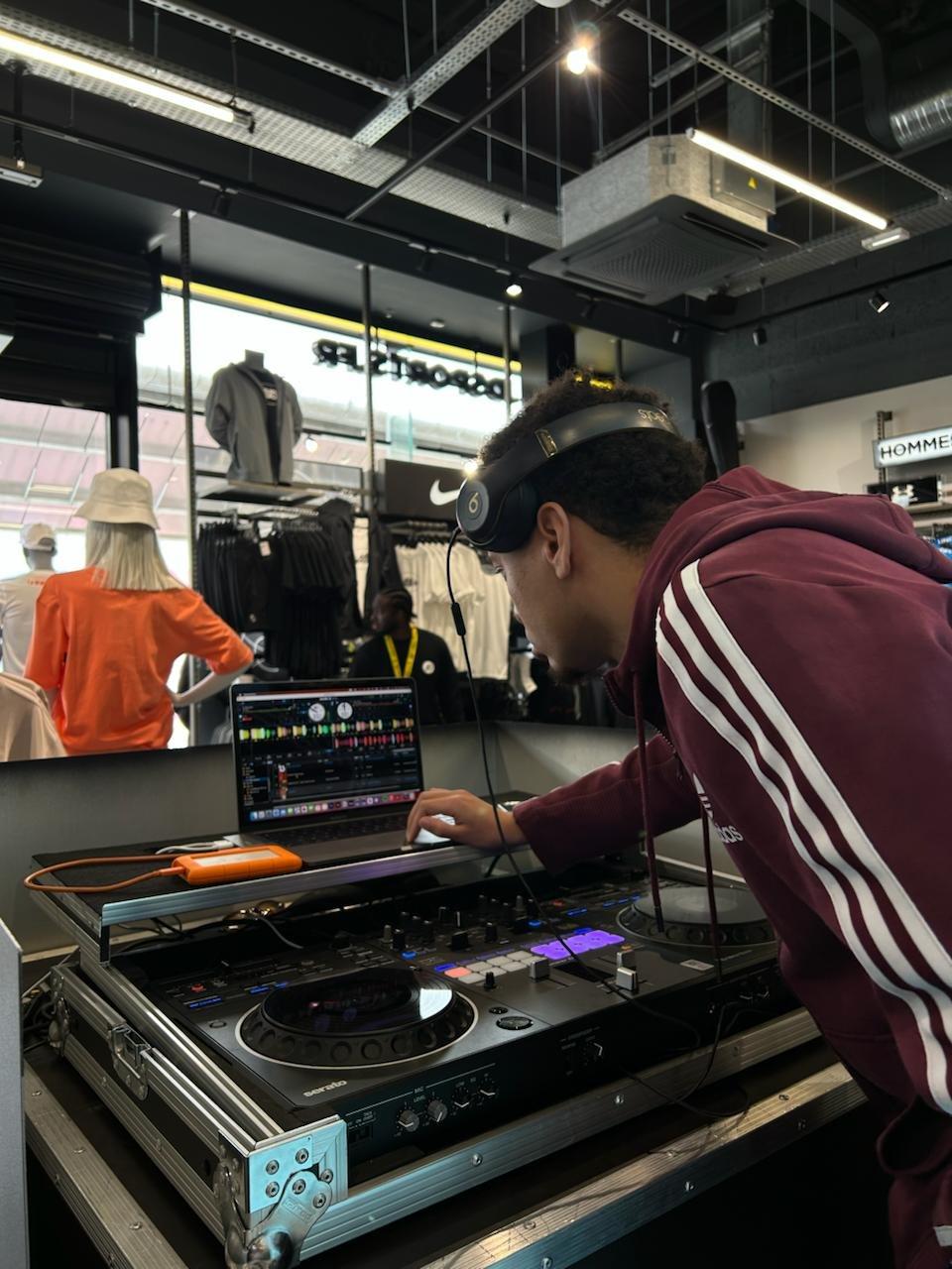 DJ Mael - Crédit Bamy Prod - DJ set JD Grenoble Grand Place