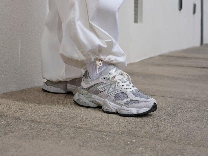 Modelo vistiendo las 9060