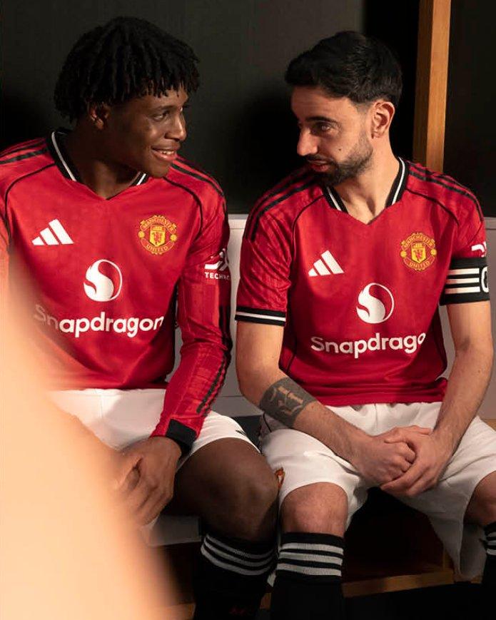 Primera equipación 2025-26 de Manchester United
