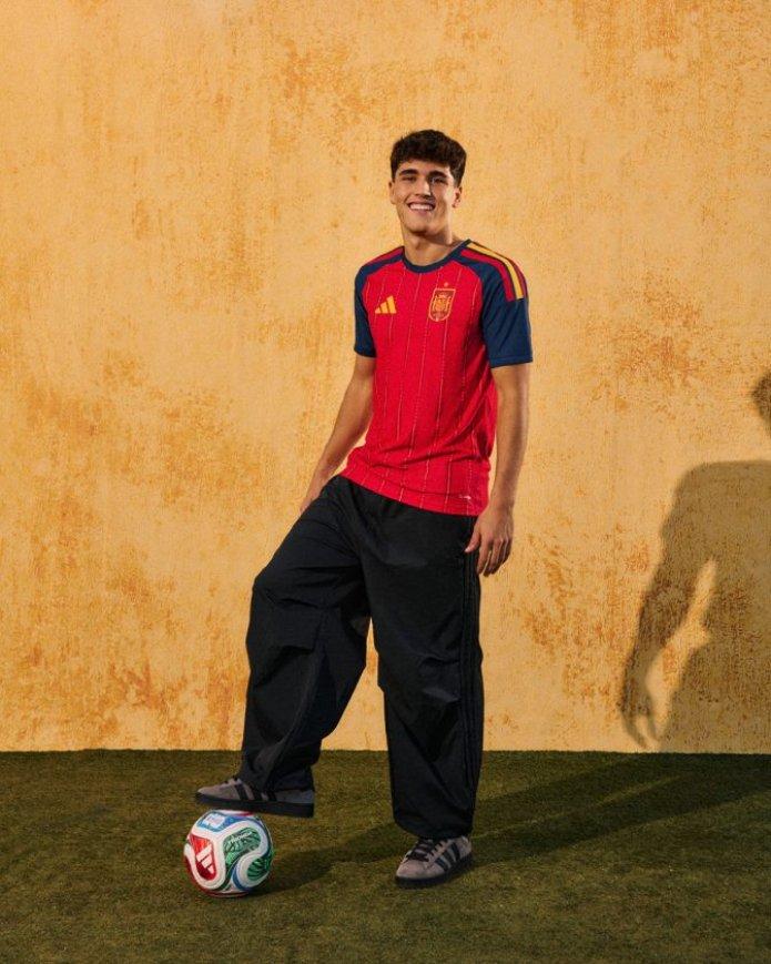 Camiseta Primera equipación España para el mundial de fútbol 2026