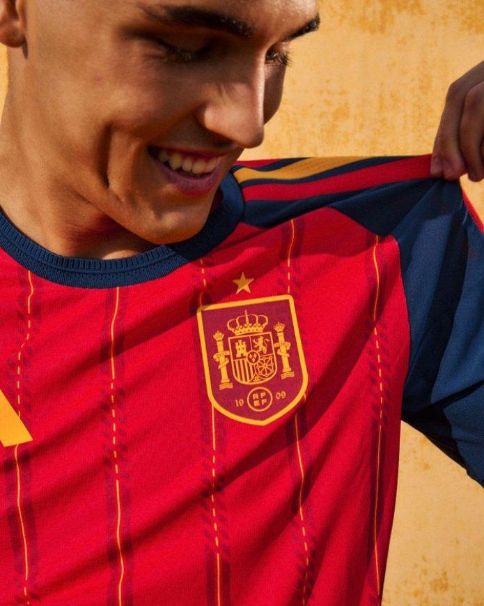 Camiseta Primera equipación España para el mundial de fútbol 2026