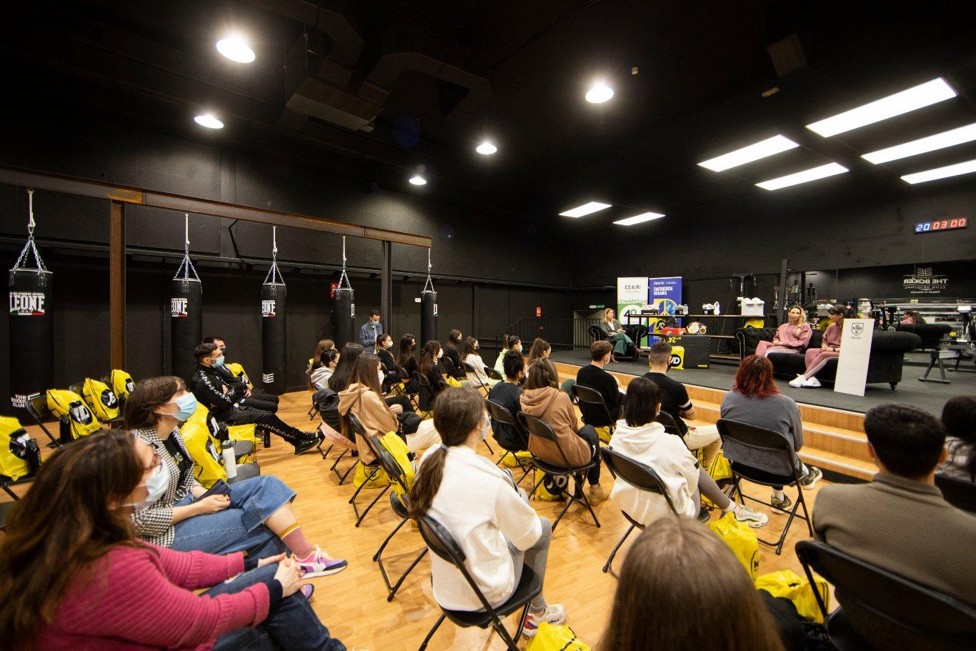 Público en la entrevista a boxeadoras con JD y CEAR