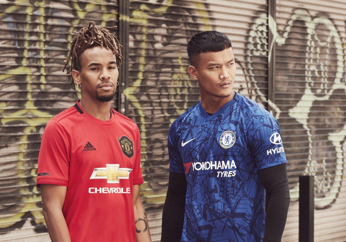 Equipaciones del Manchester United y Chelsea