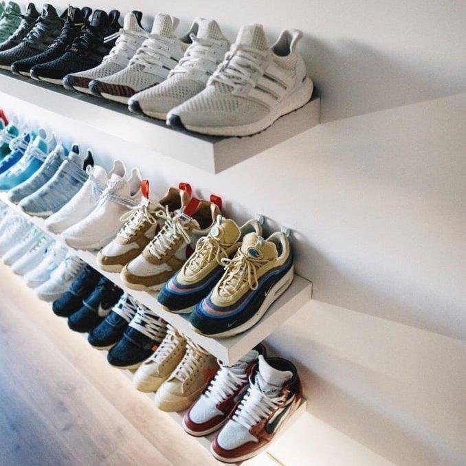 Organizzare le sneakers per colore