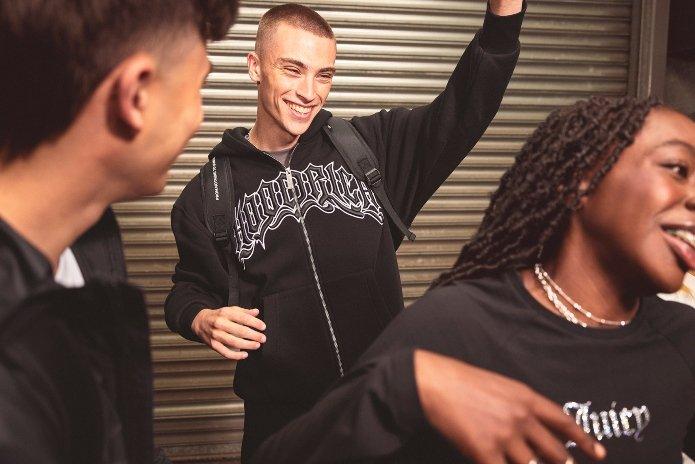 Modelos vistiendo la colección Back to School