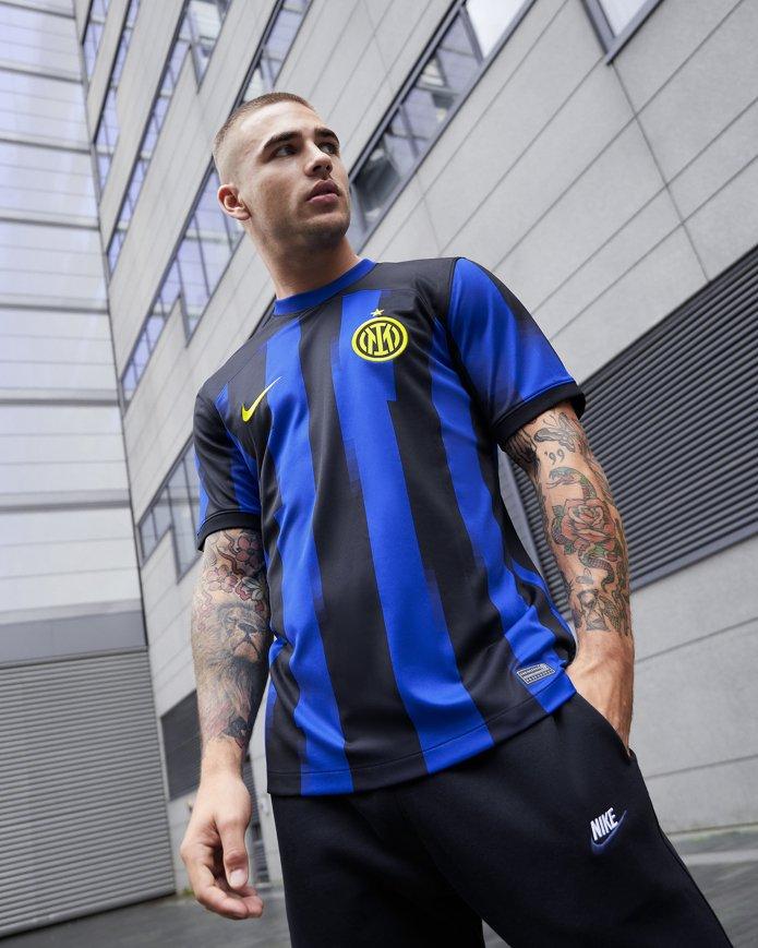 Milan presentó su nueva camiseta para la temporada 2023/24