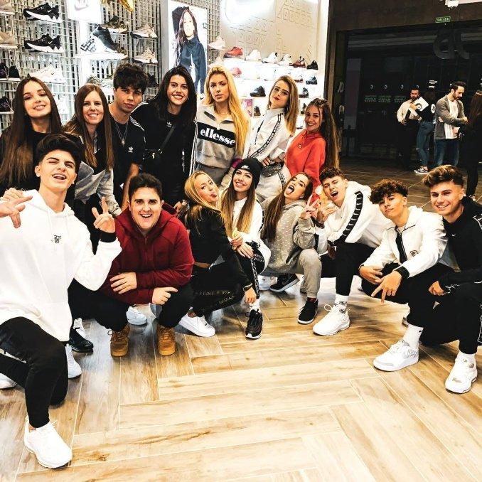 influencers de JD Sports posando en grupo