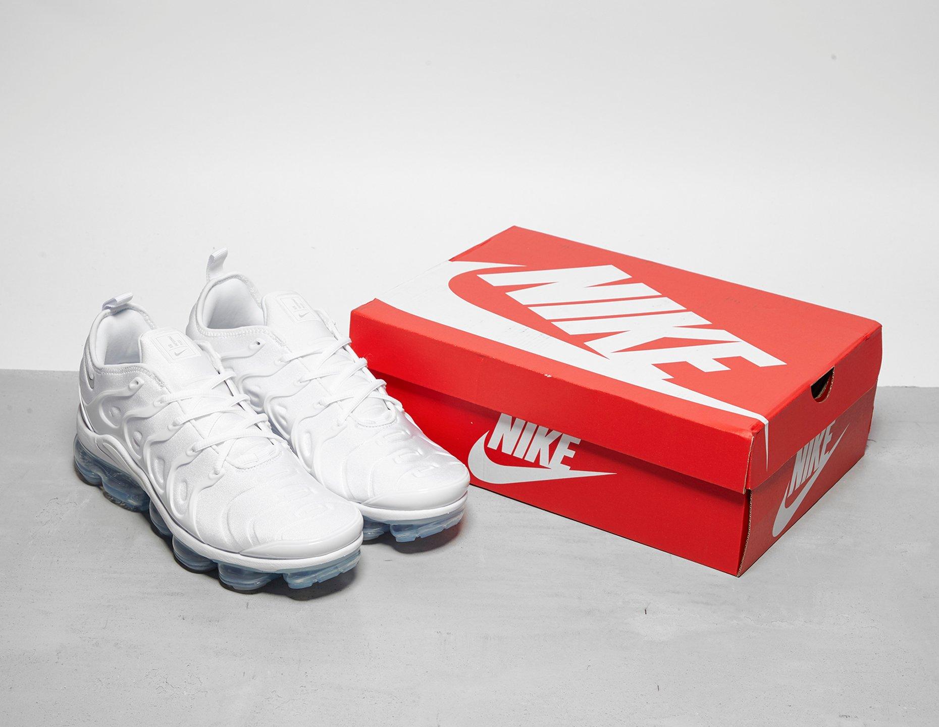 all red air max vapormax plus