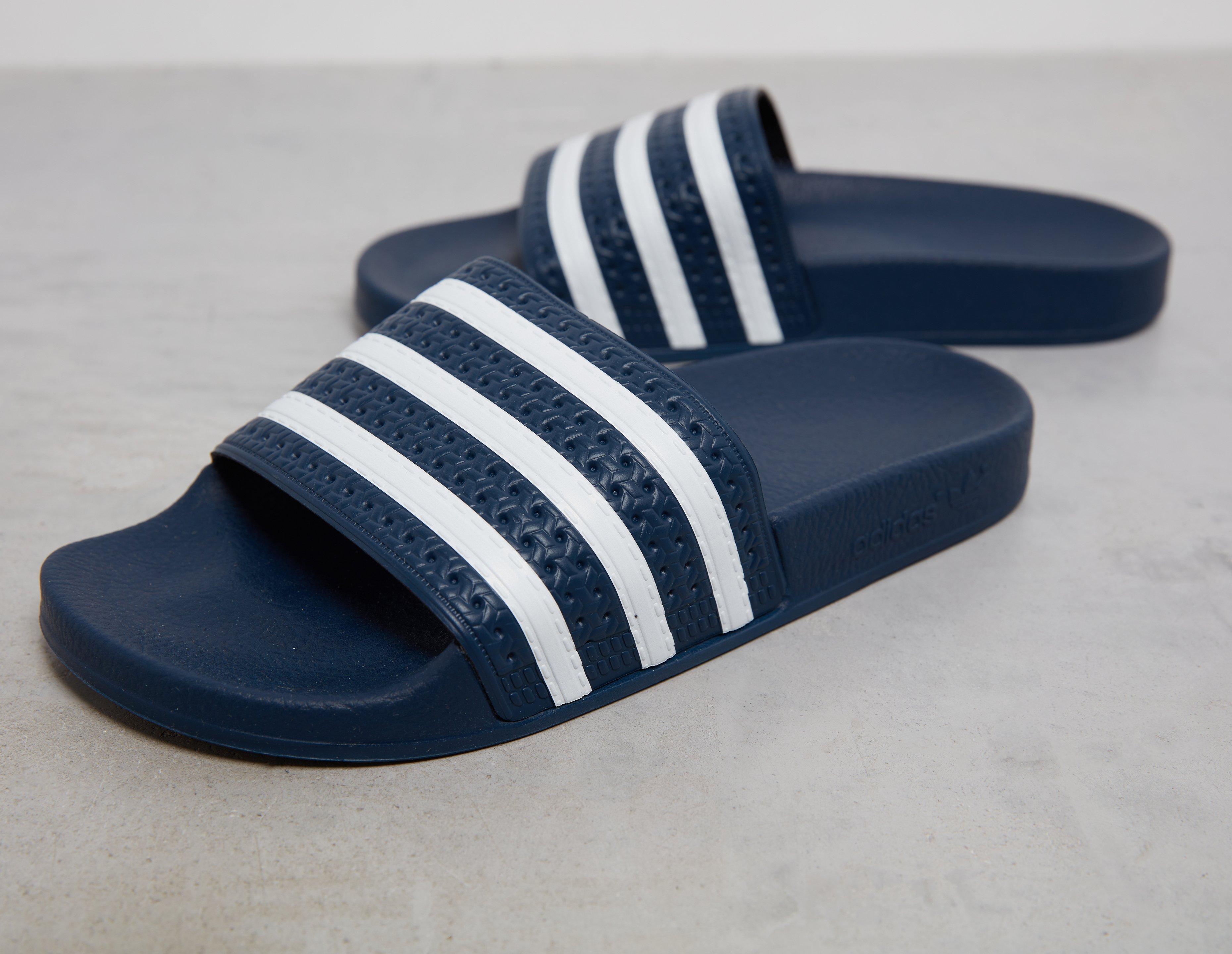 Adidas on sale slipper blue