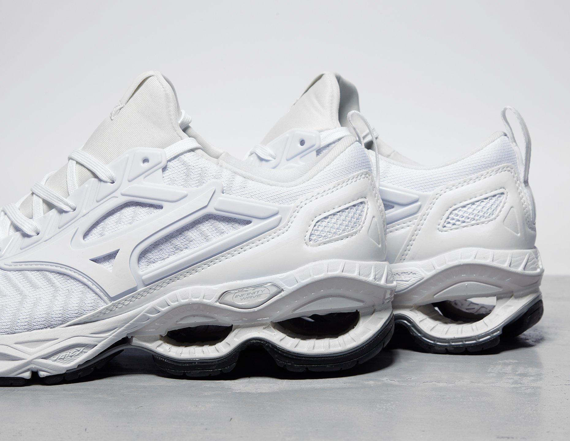 mizuno wave creation white
