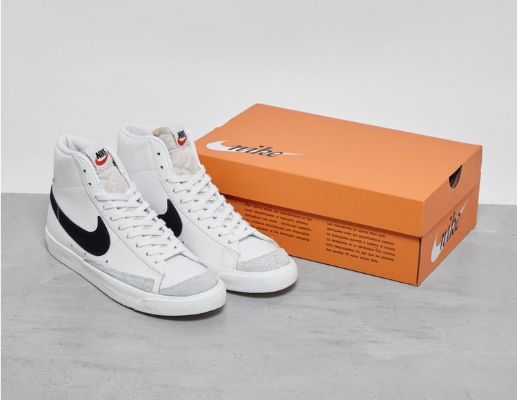 nike blazer mid 77 on feet women