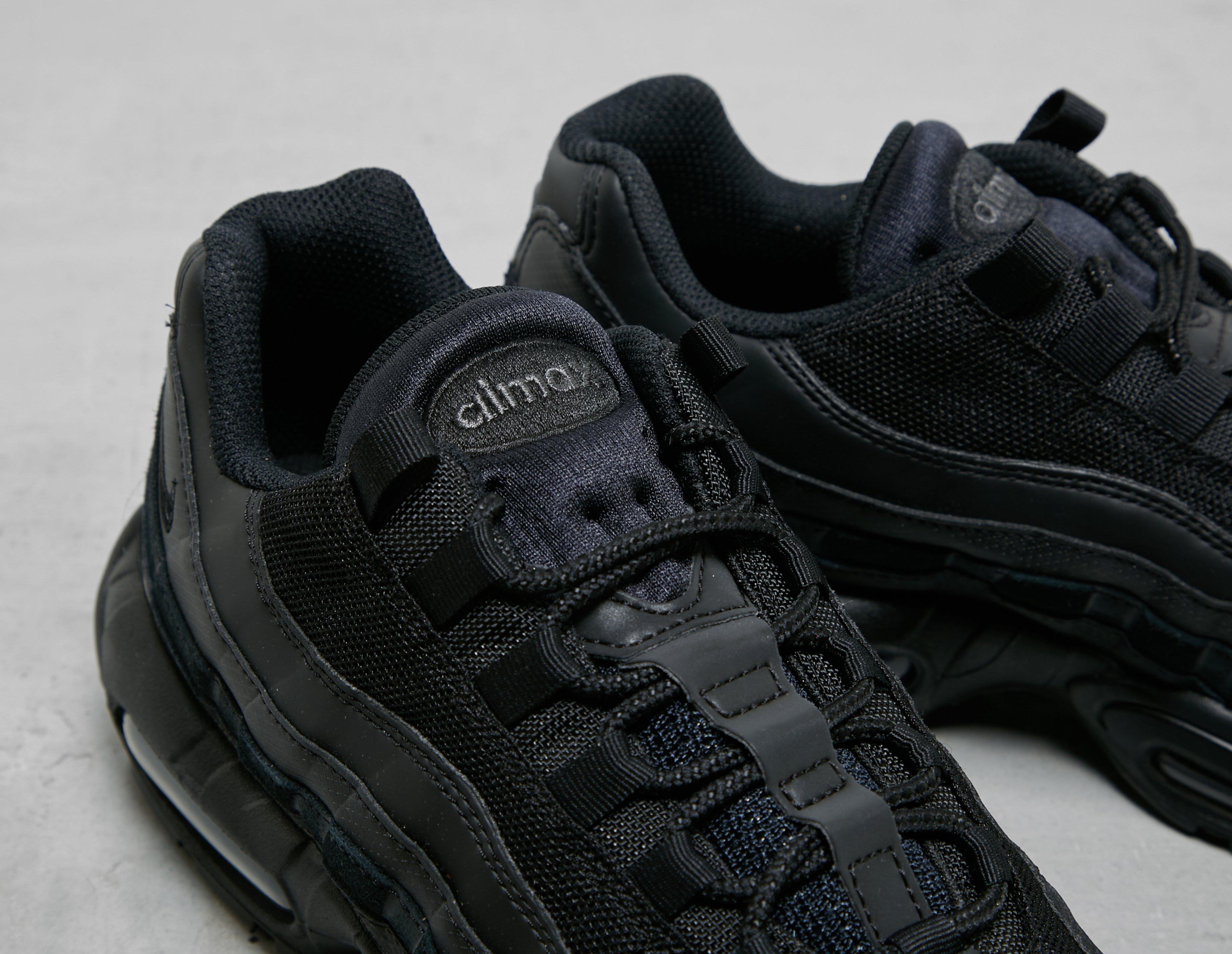 Air max 95 clearance triple black on feet