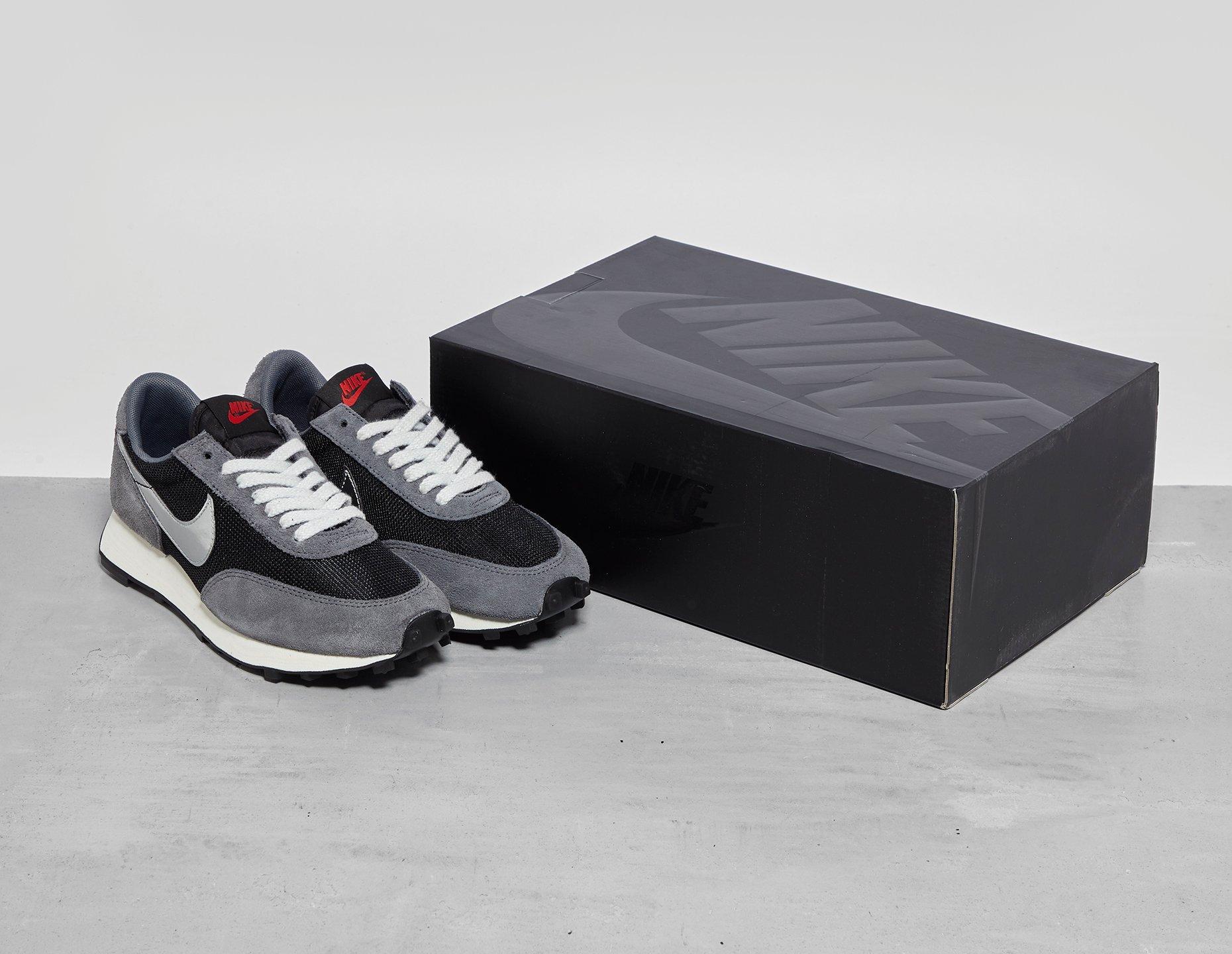 nike daybreak sp black silver