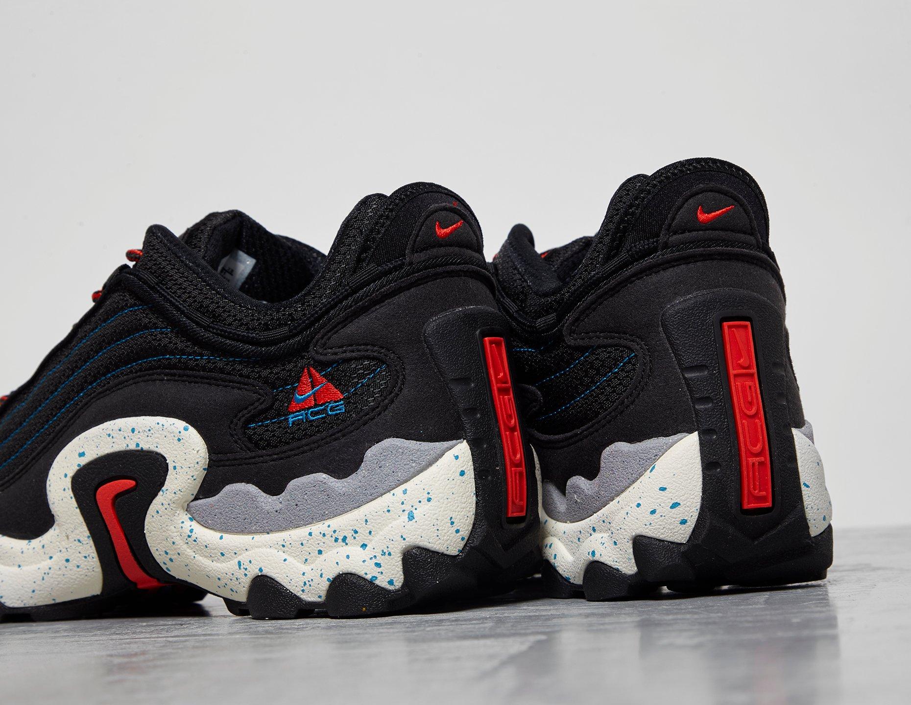 nike air skarn on feet