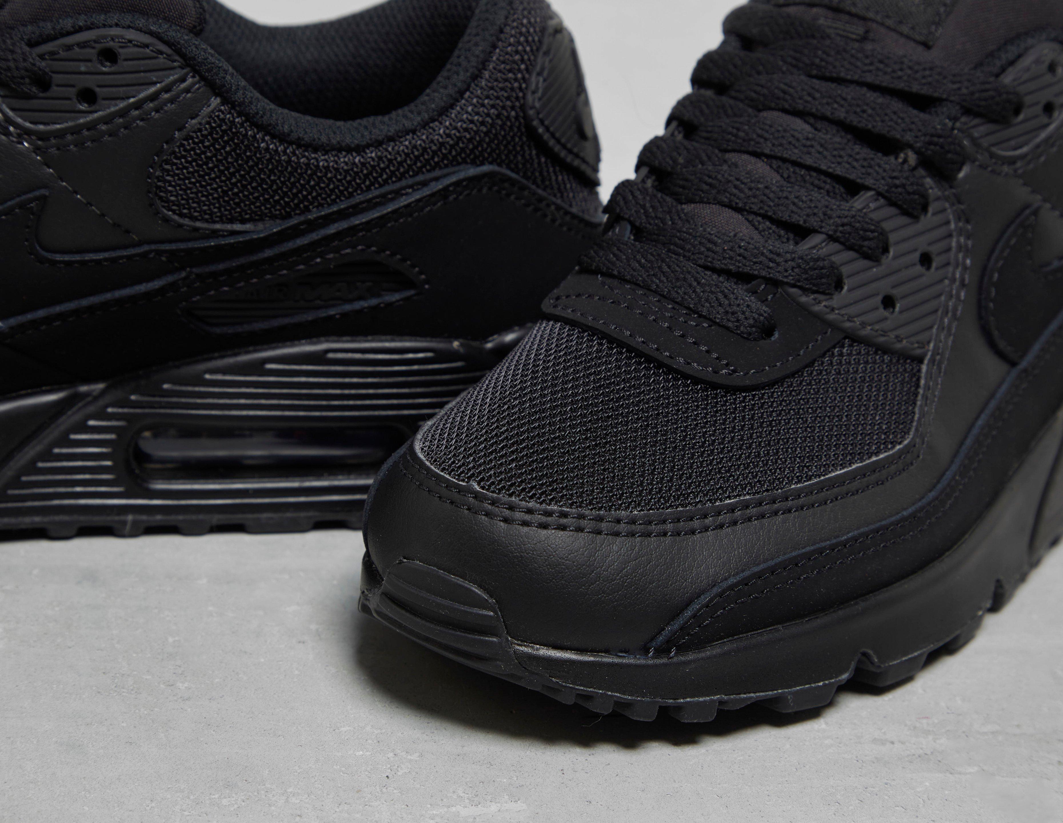 lebron james womens shoes