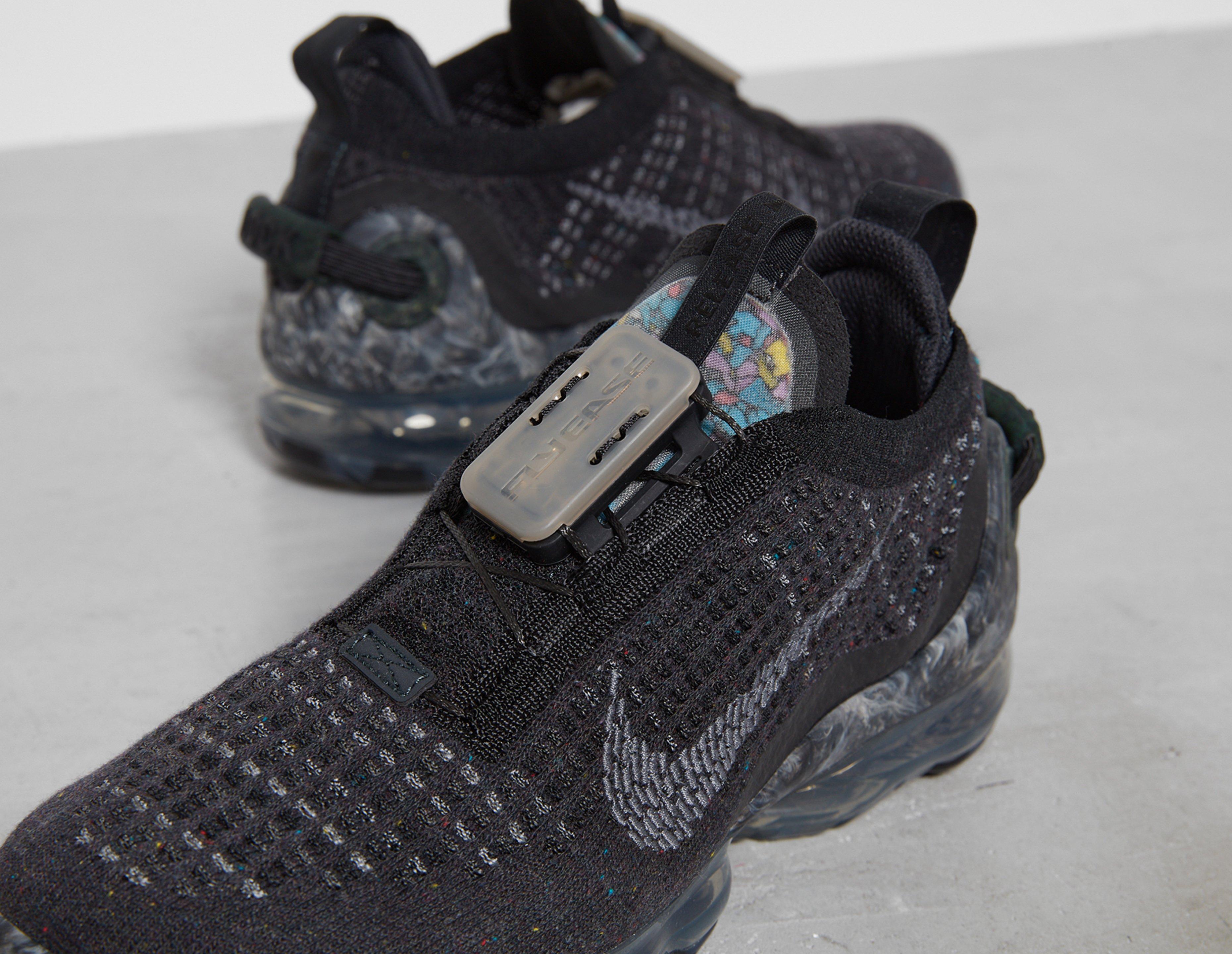 black vapormax womens