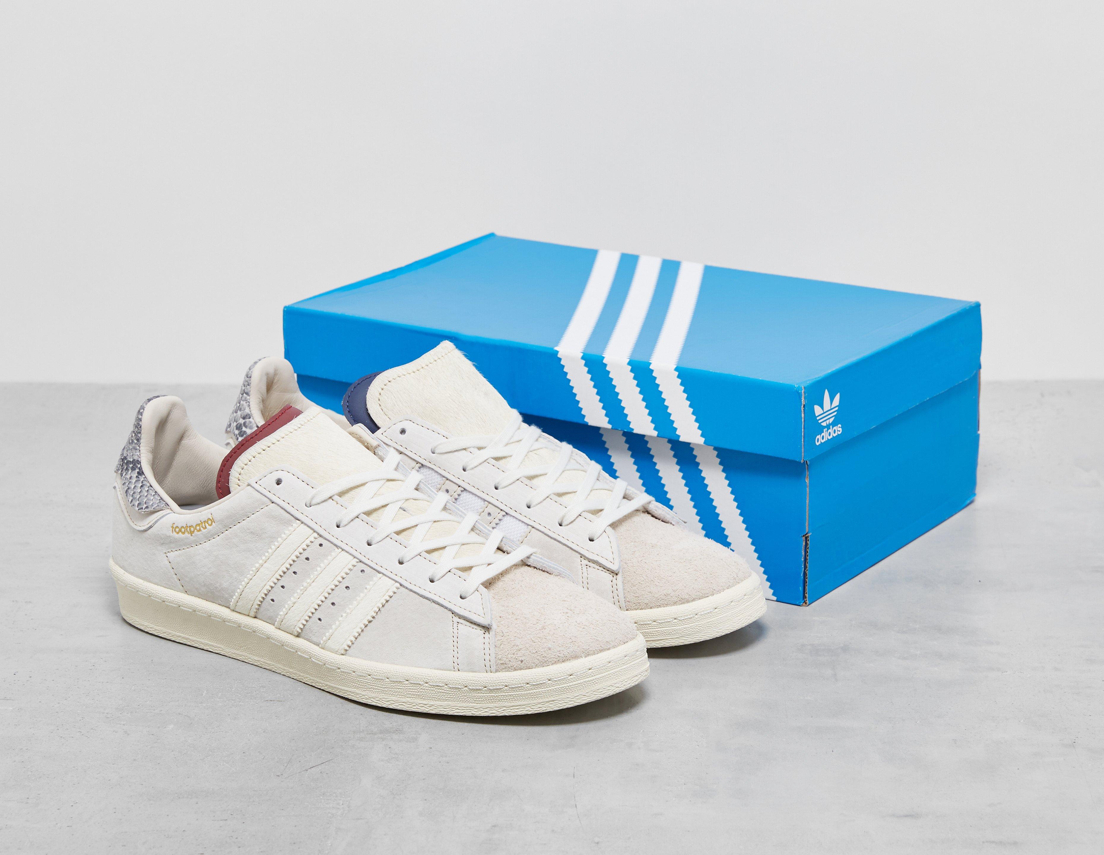 White foot adidas Originals x HealthdesignShops Campus 80s