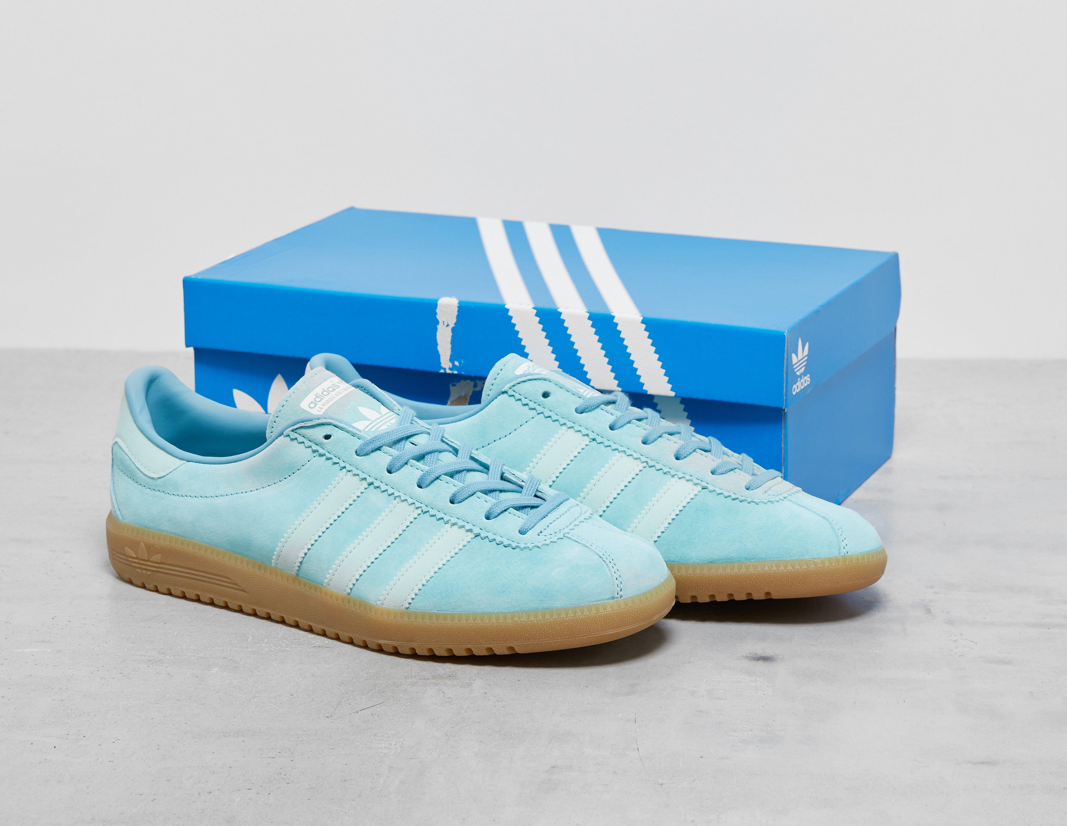 Adidas bermuda best sale light blue