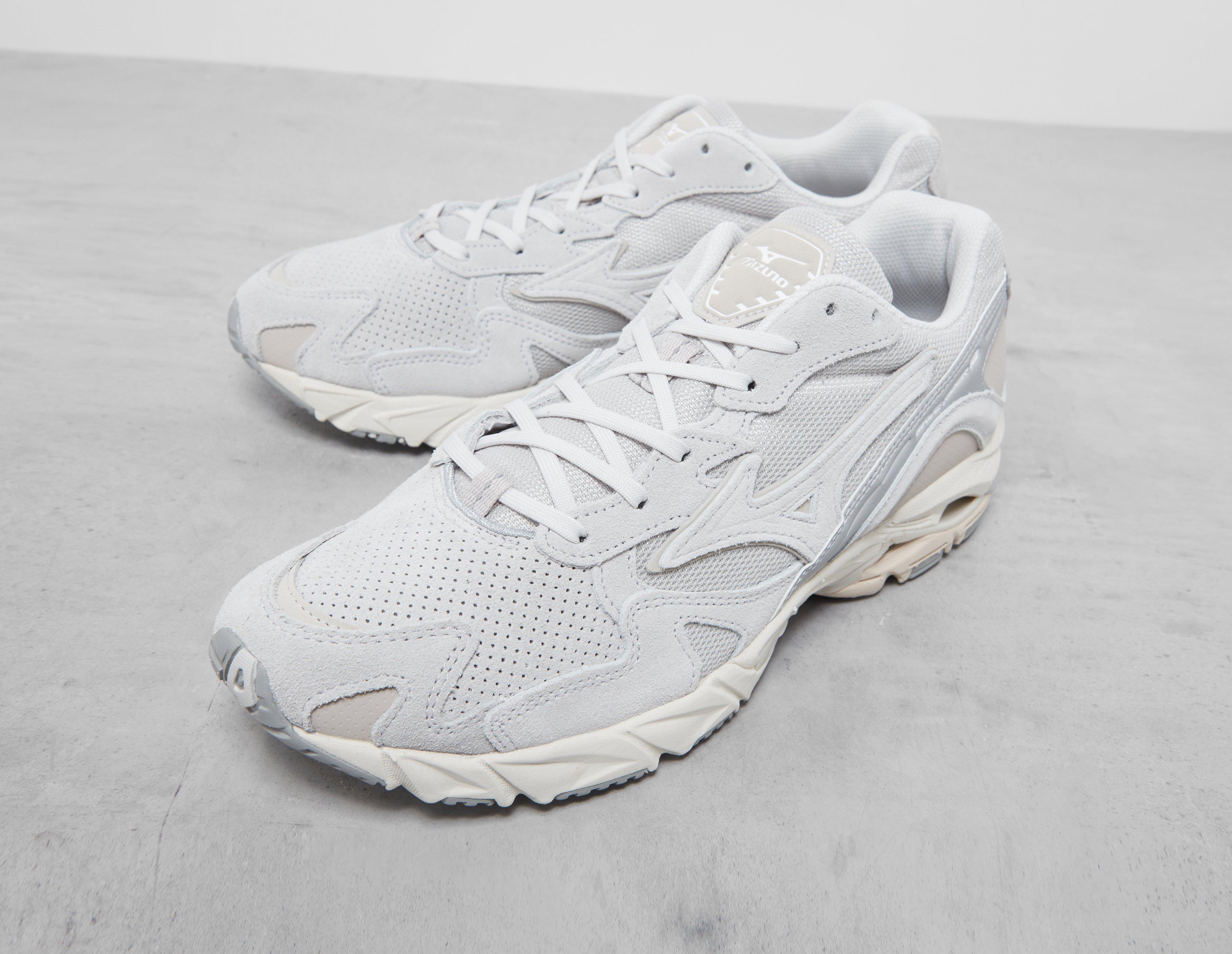 Mizuno wave on sale maverick white