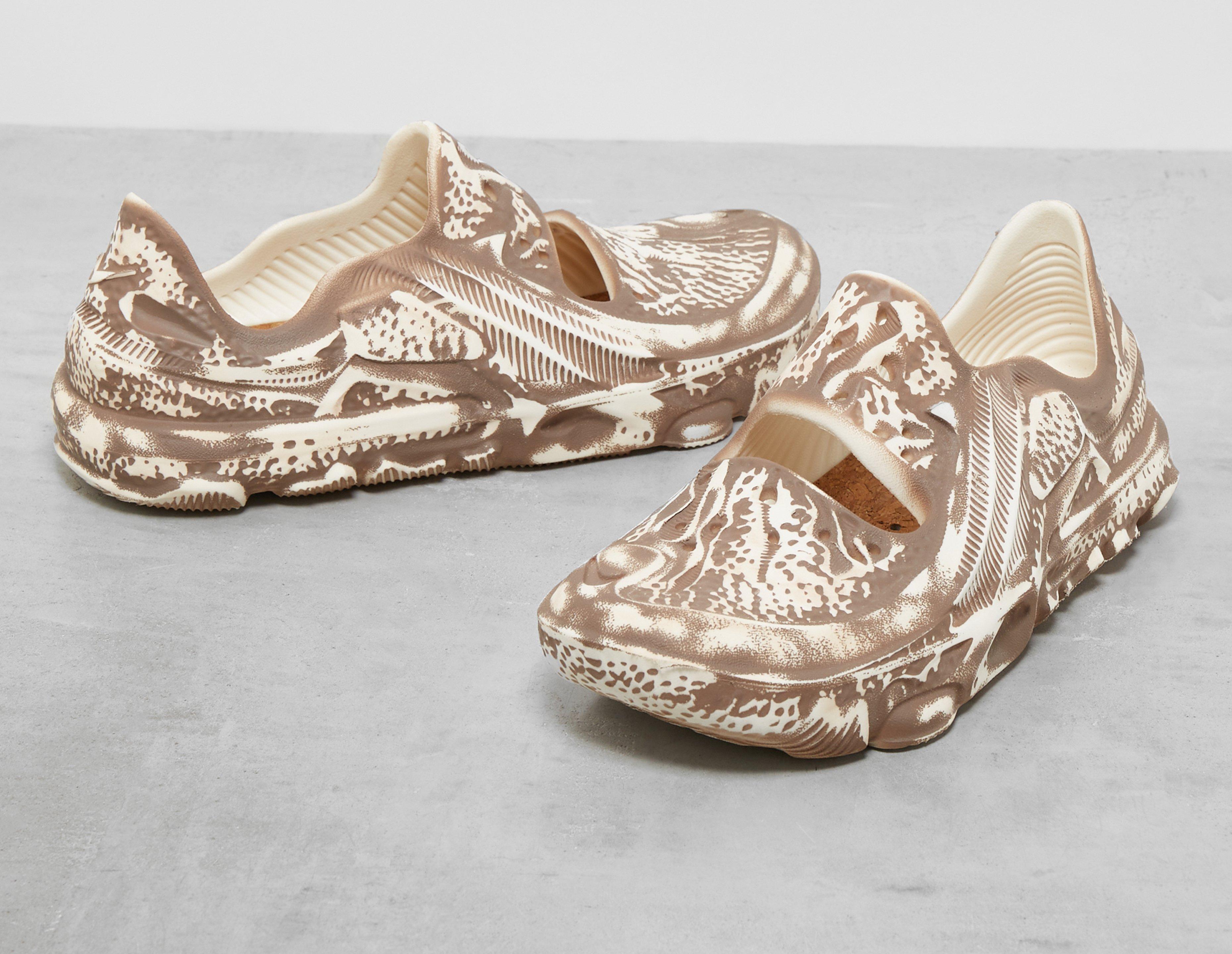 Nike Lab G Series Women's Gold Metallic Snake Skin Pointed Toe Boots  Size 8.5