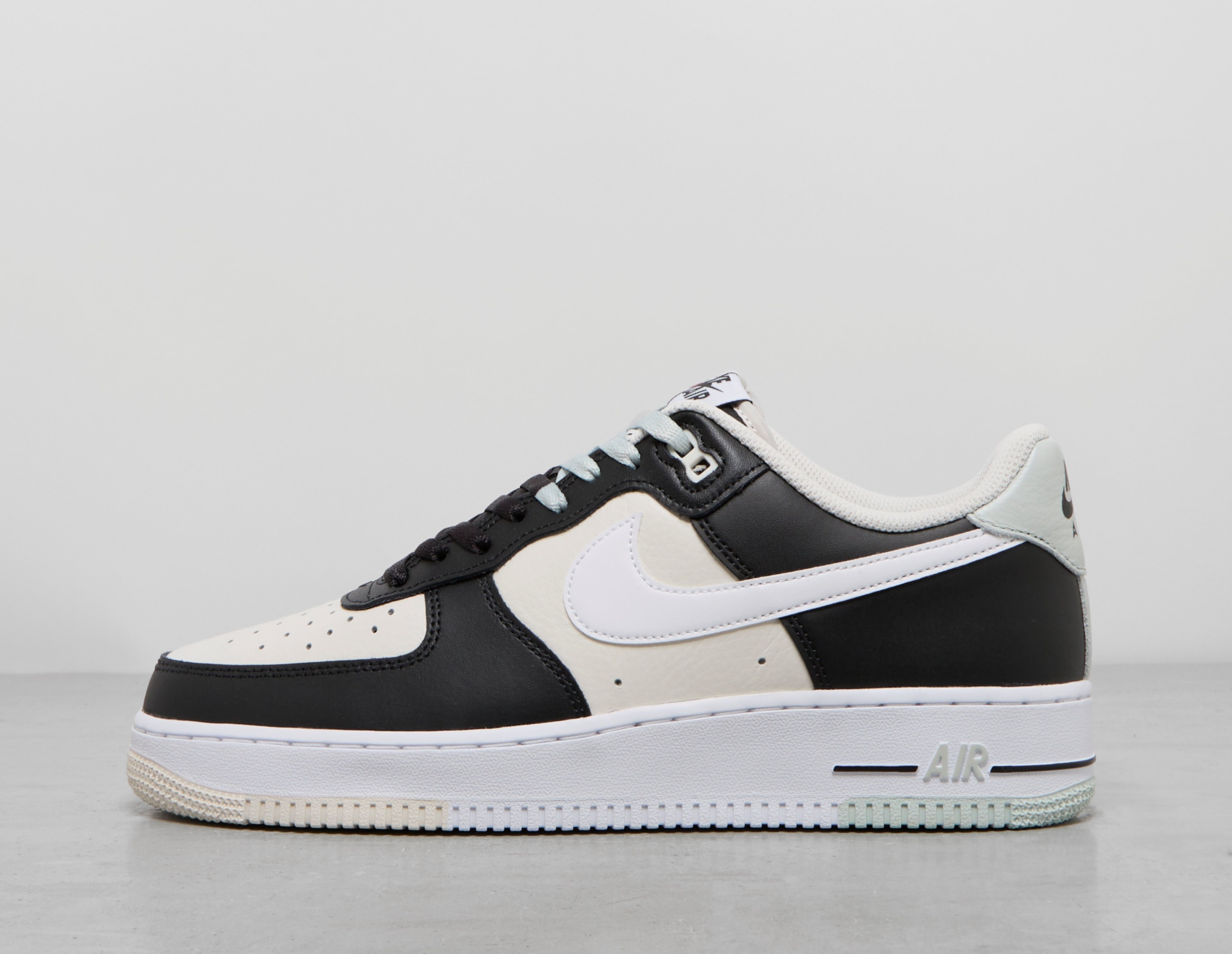 Nike air force 1 07 lv8 blanche et noir best sale