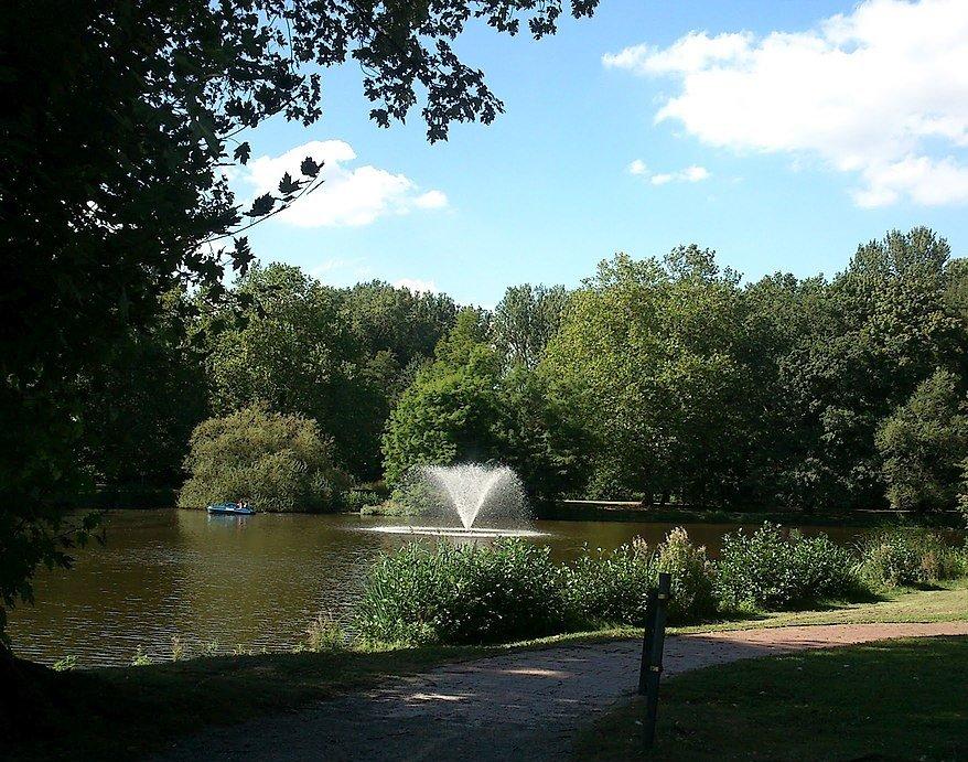 Der Fredenbaumpark in Dortmund im Sommer