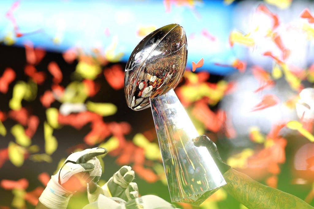 Super Bowl Trophy beim Super Bowl LIV im Hard Rock Stadium
