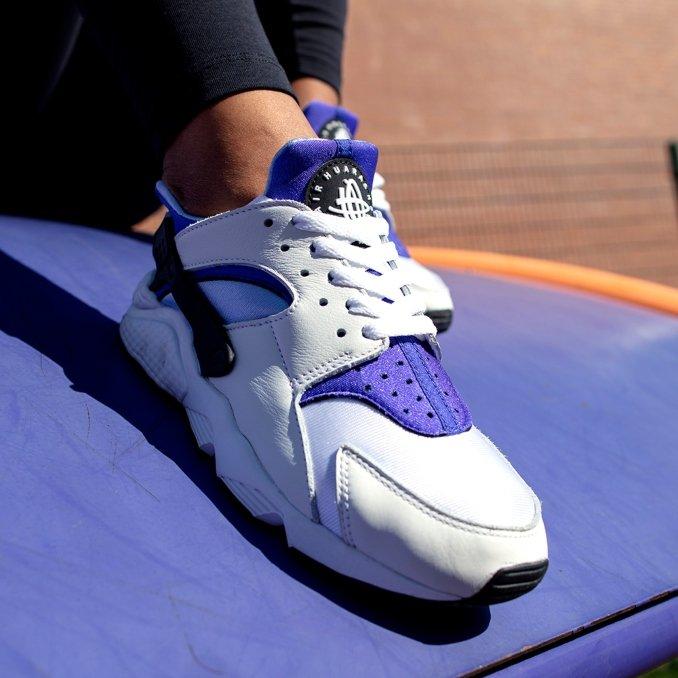 Nike huarache 2025 blancas y moradas