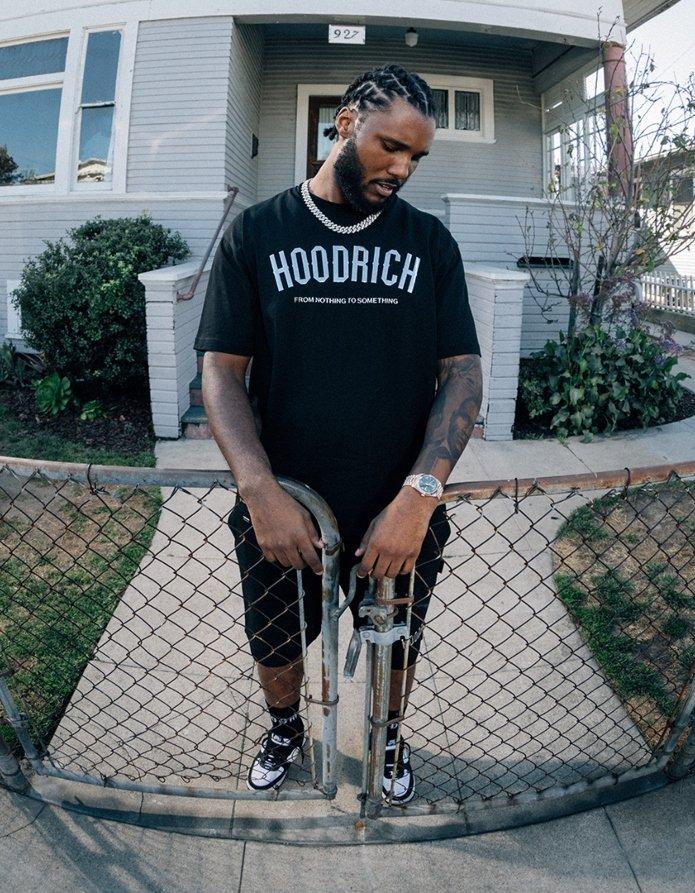 M1llionz vistiendo la colección de Hoodrich