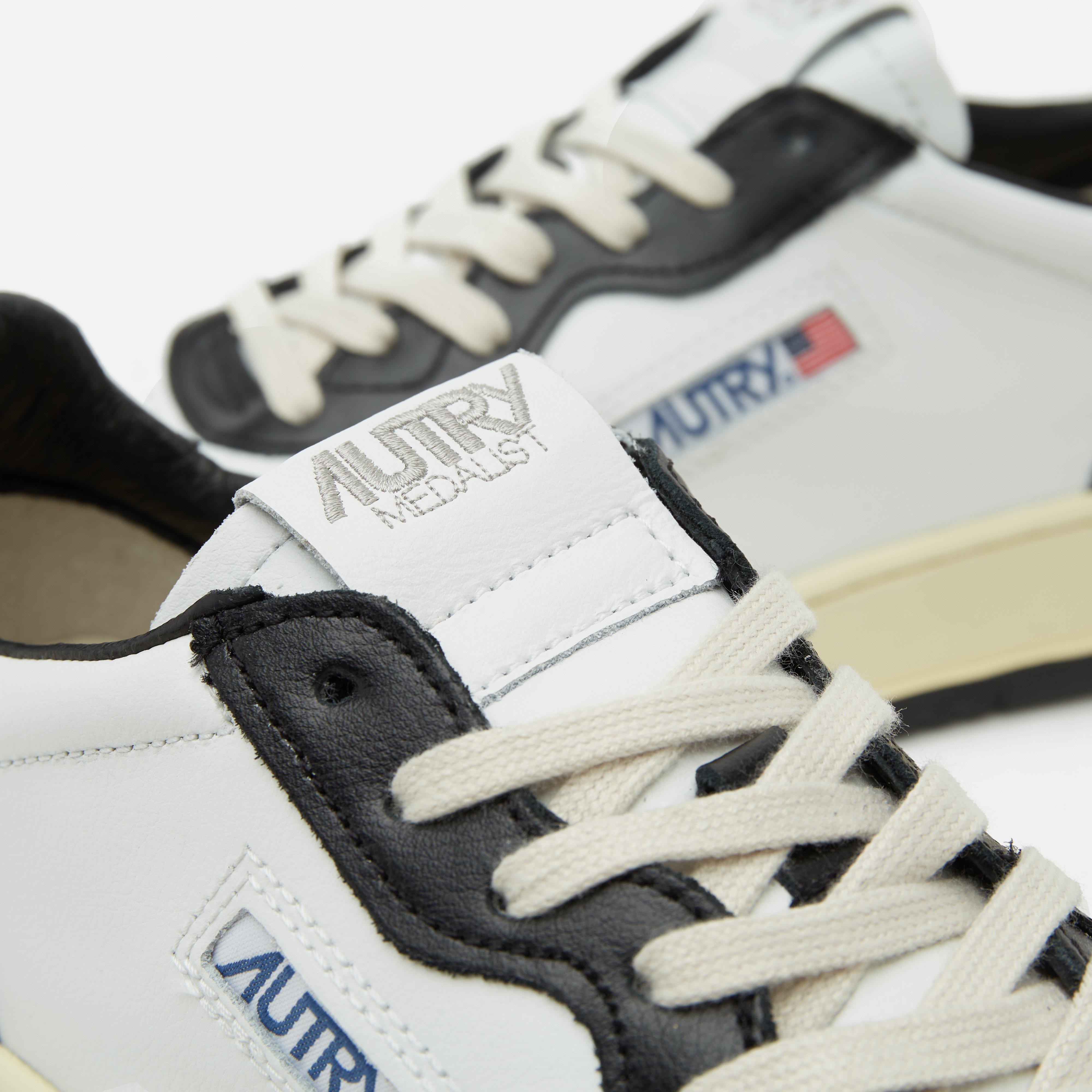 Autry 01 Low Sneaker