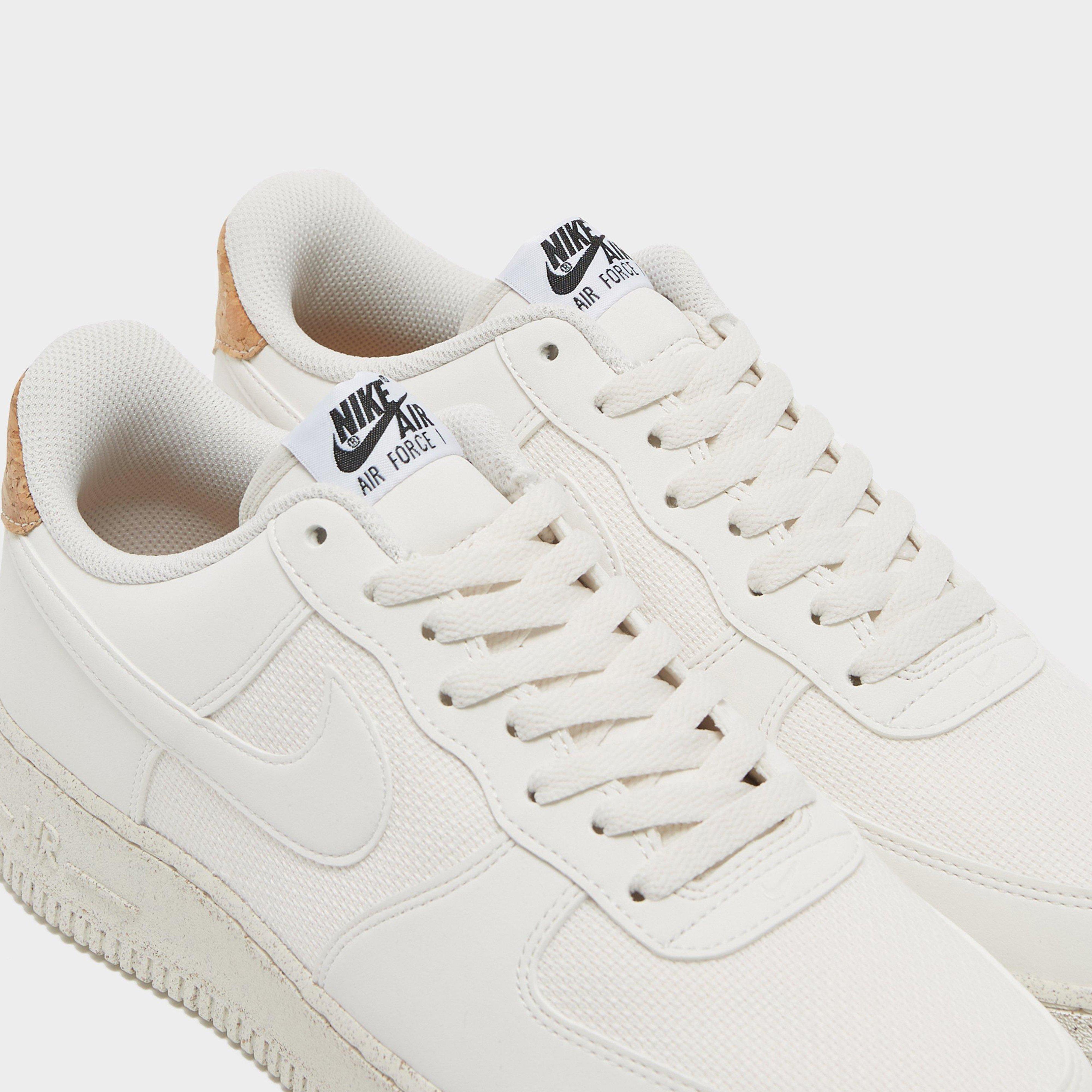 Nike Air Force 1 '07 LV8