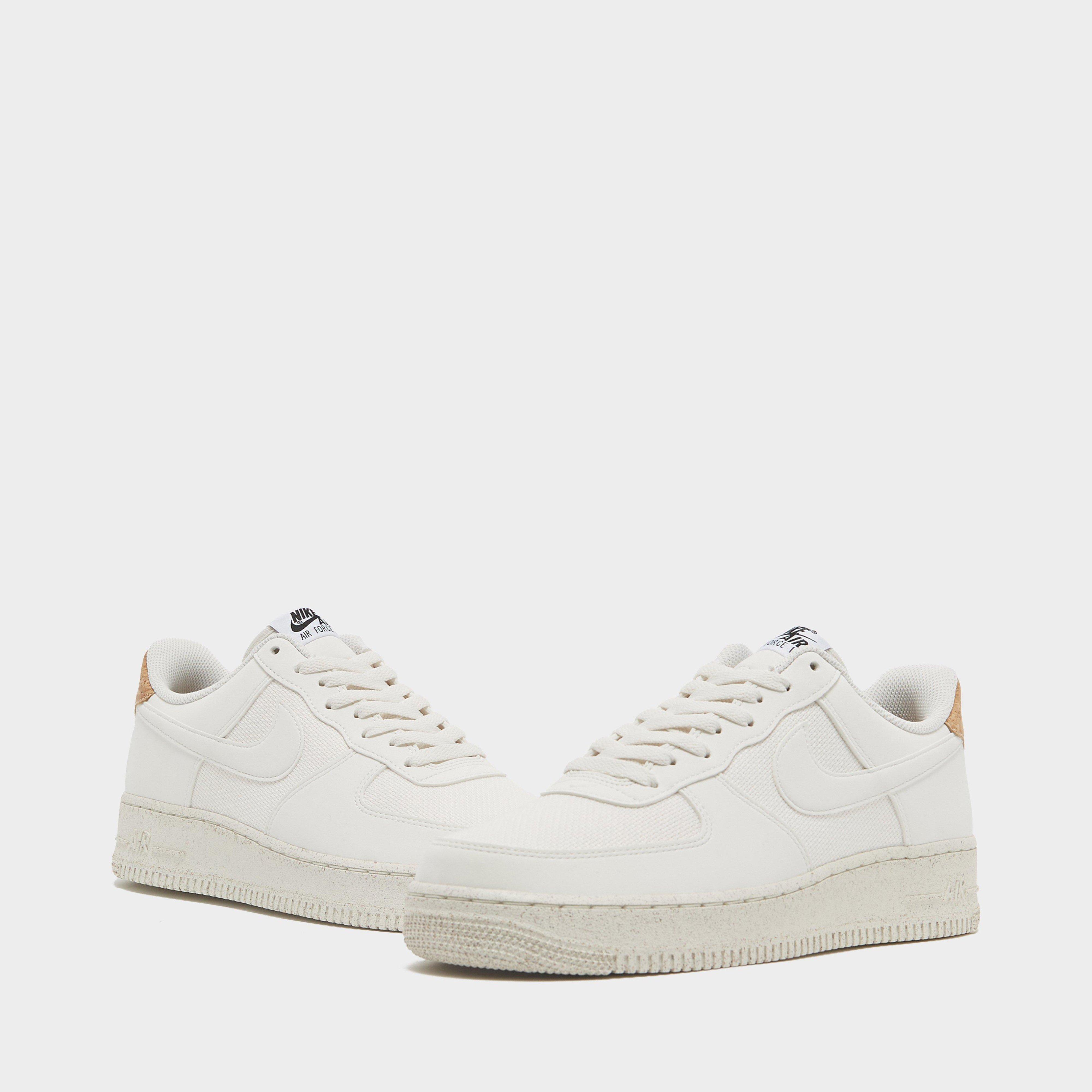 Nike Air Force 1 '07 LV8
