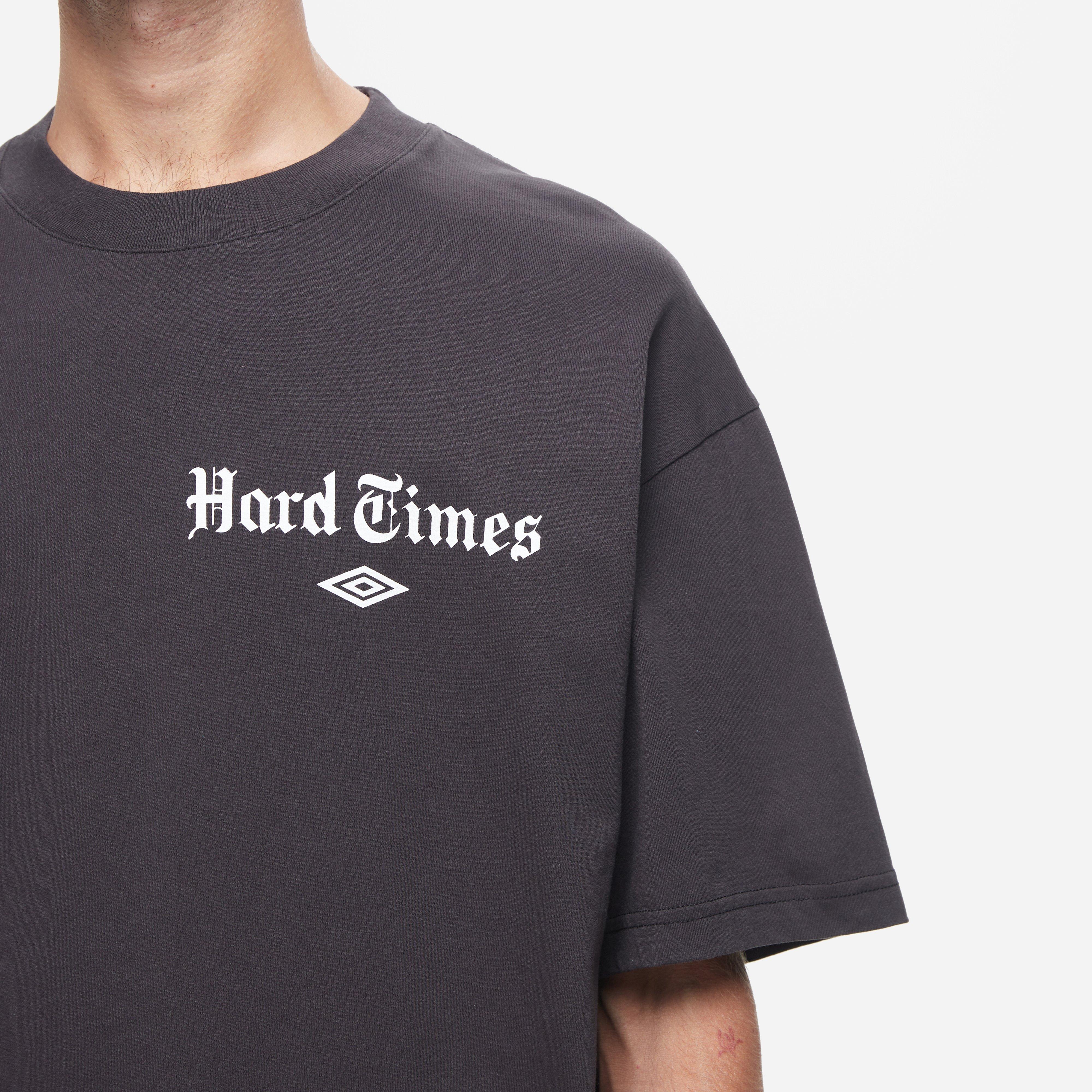 【関税込み】Umbro カーキ 'Hard Times' Tシャツ Umbro-Clothing-Top-