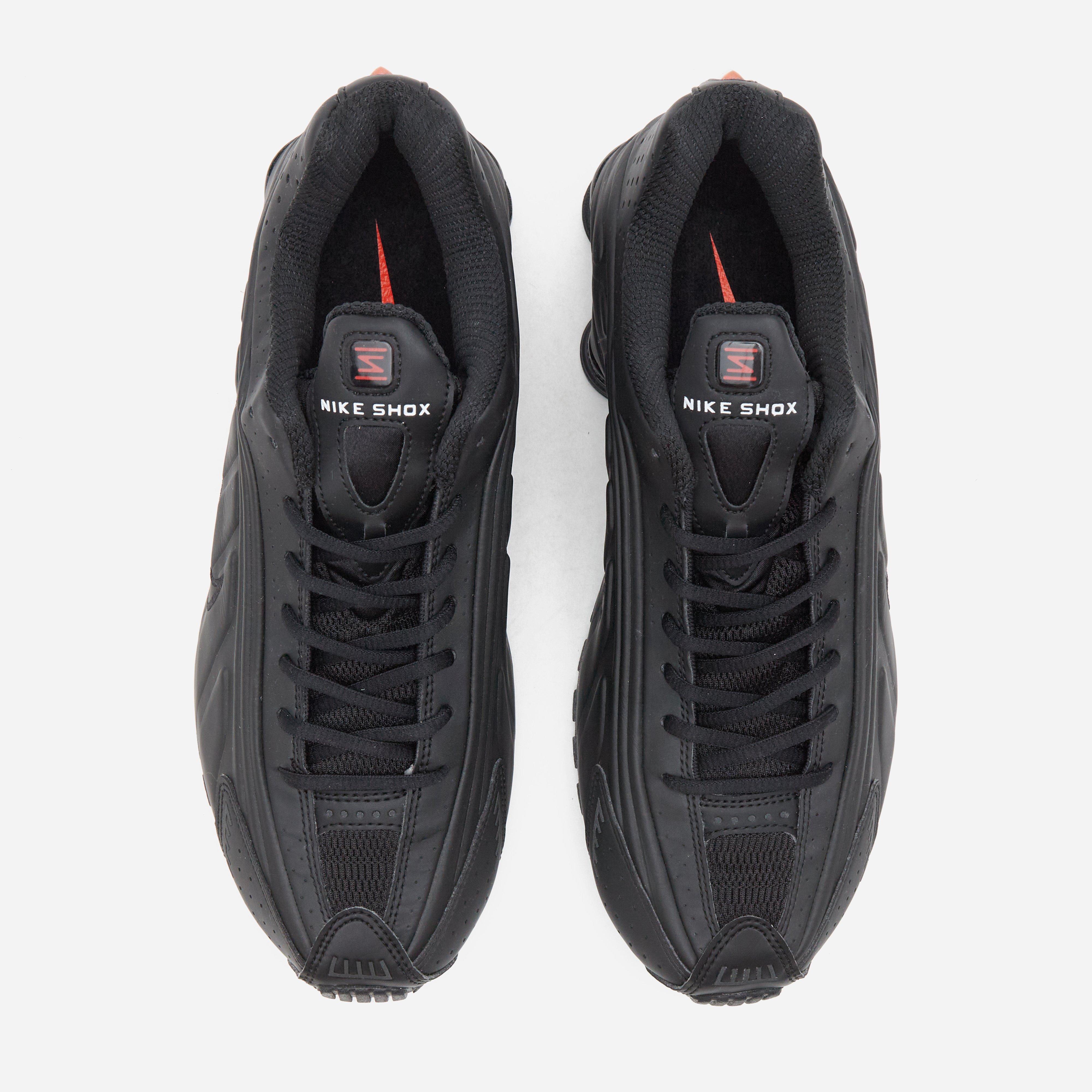 Black Nike Shox R4 | HIP